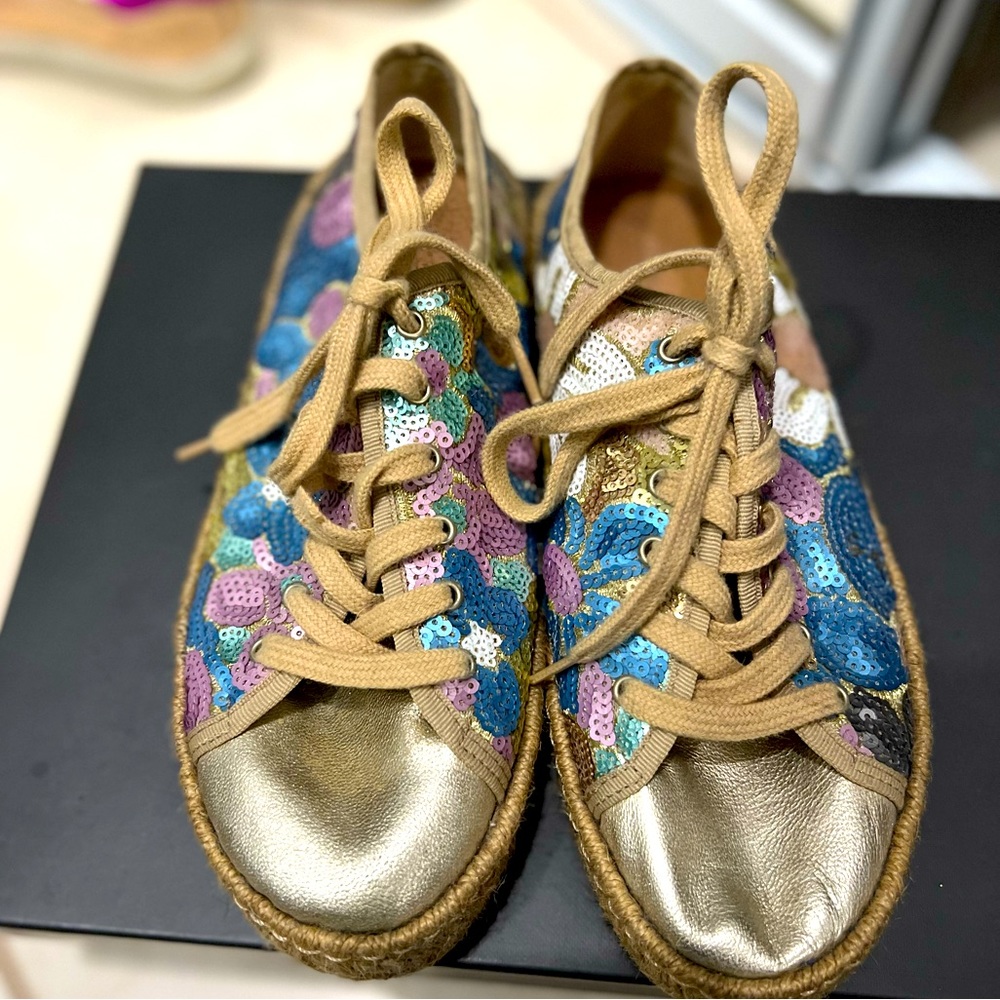 EUC Size  7 espadrille sneakers. Like new!
